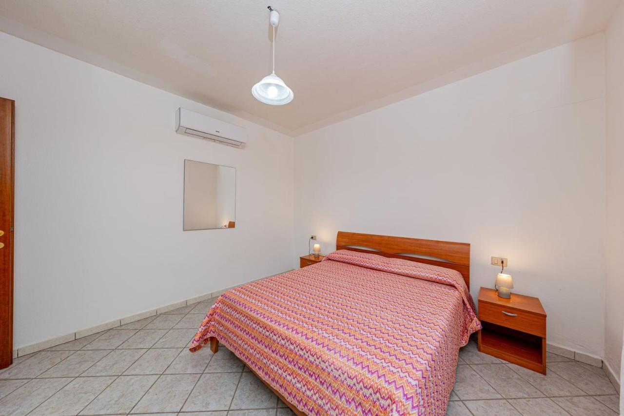 Appartamento Residenziale Trilocale 6 Posti Letto Via Sardegna San Teodoro 圣特奥多罗 外观 照片