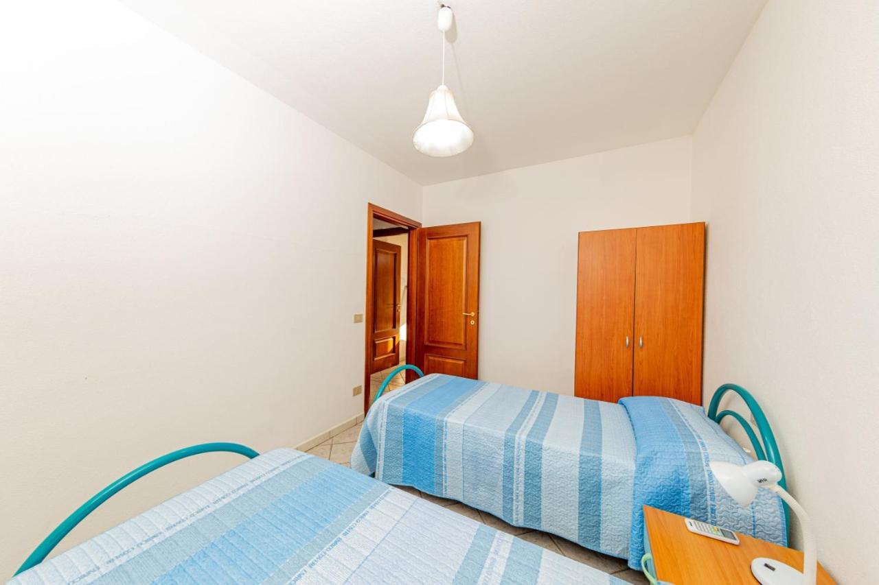 Appartamento Residenziale Trilocale 6 Posti Letto Via Sardegna San Teodoro 圣特奥多罗 外观 照片